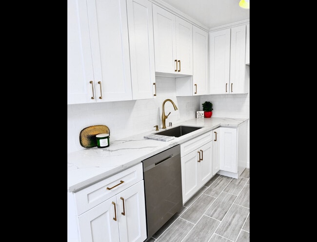 Photo - Spacious 1 & 2 Bedroom Apartments