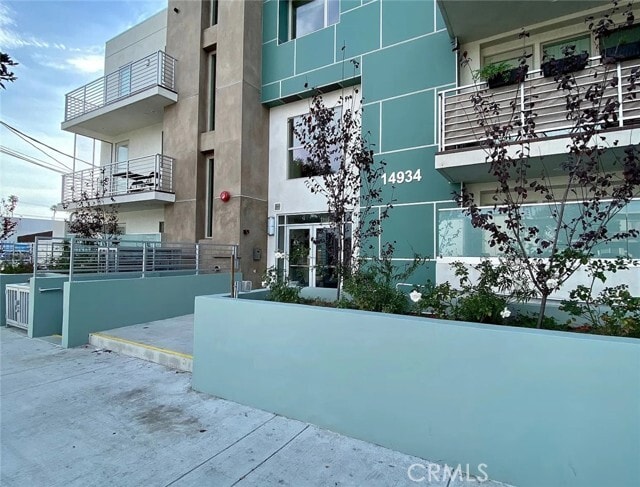 Building Photo - 14934 Burbank Blvd Unit 302 Rental