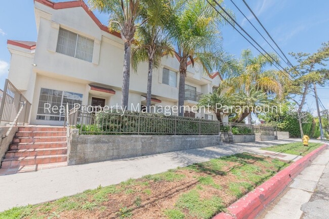 Photo - Stunning 2 Bedroom Townhouse in a Peaceful Neighborhood