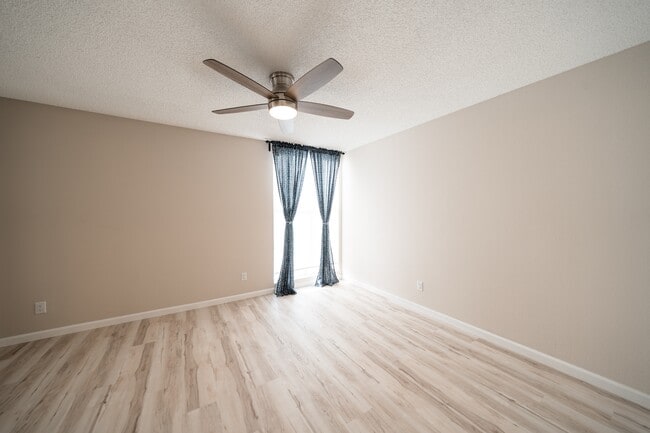 Photo - 1124 Eureka St