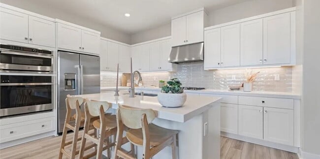 This single-level condominium on the 3rd f... - This single-level condominium on the 3rd f...