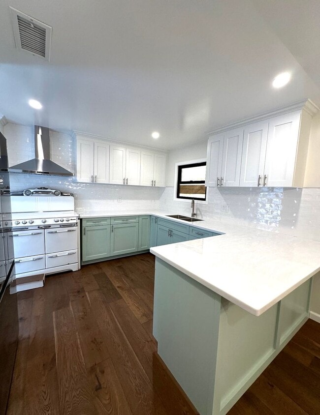 Photo - Craftsman Charmer 2 Bedroom 1 1/2 bath (Back yard not included)