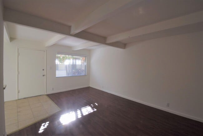 Photo - 6125 Whitsett Ave Unit 03