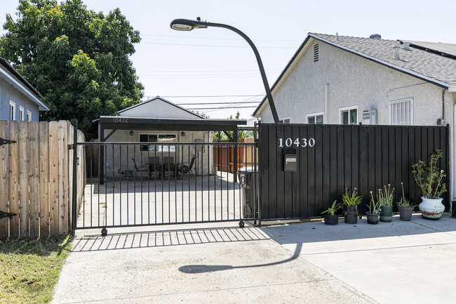 Photo - 10432 Langdon Ave House