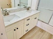 Photo - 515 Lands End Way