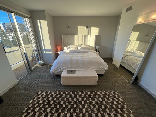 Master Bedroom - 321 S San Vicente Blvd Unit 601