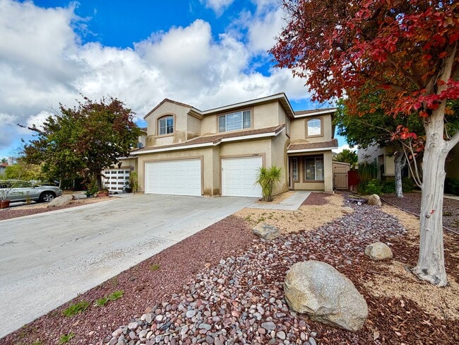 Photo - Spacious Oak Creek Cul-de-Sac Home with 5 Bedrooms & 3-Car Garage