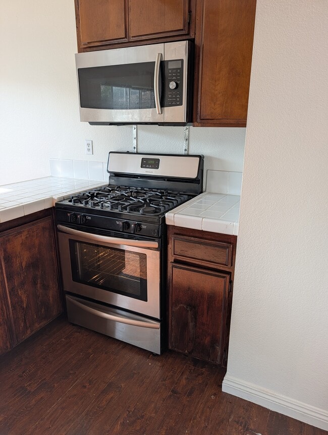 Photo - 635 W 21st St Unit 635-D