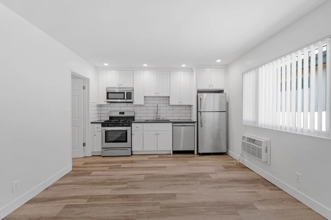 Building Photo - 1240 W 29th St