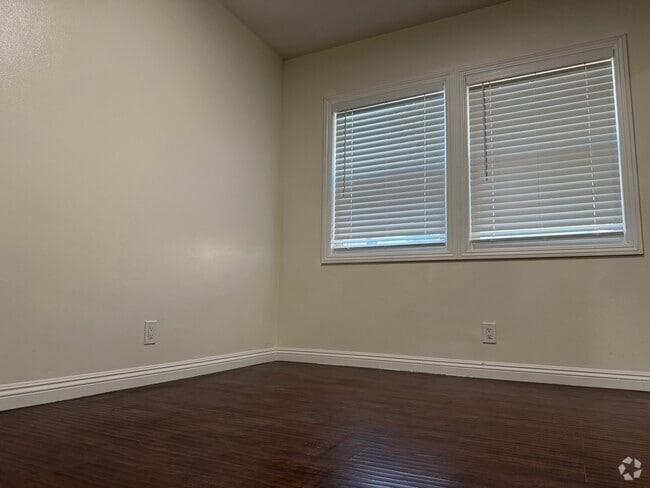 Building Photo - 11501 Robert Ln Rental