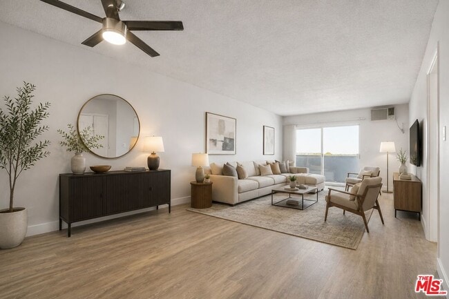 Building Photo - 1030 N Orange Grove Ave Unit 104
