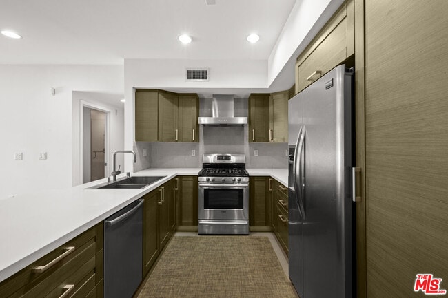 Photo - 7133 Hawthorn Ave Unit 202