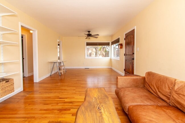 Photo - Well Maintained & Bright Detached 2 bed / 1 bath Home In Quiet Neighborhood of North Park - Peak ... Unit 3554
