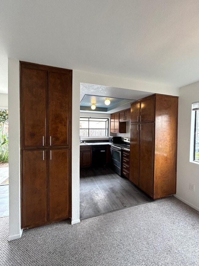 Photo - 1460 Hornblend St Unit #4