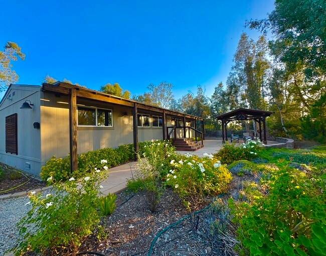 Photo - 35635 Glenoaks Rd House