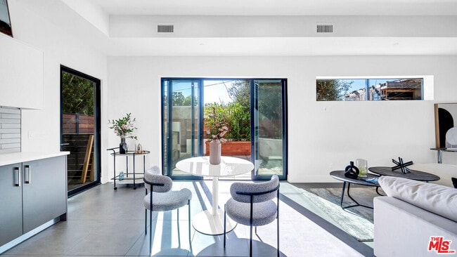 Photo - 1123 N Formosa Ave Unit 3