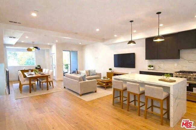 Photo - 6847 N Figueroa St