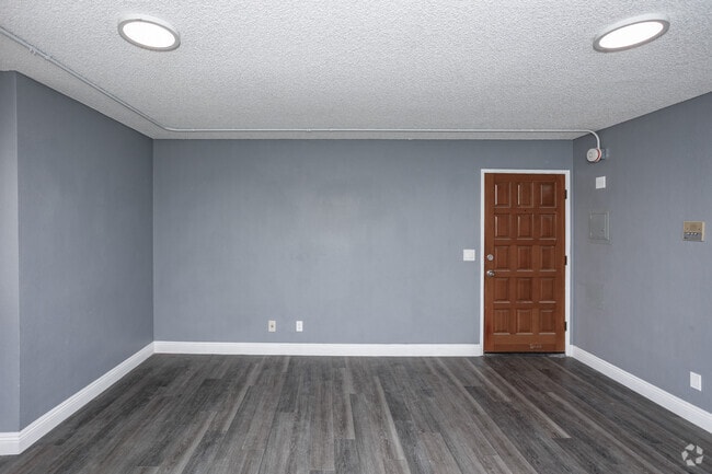 Studio - 360SF - Living Room/Bedroom - 555 W. 20th St.