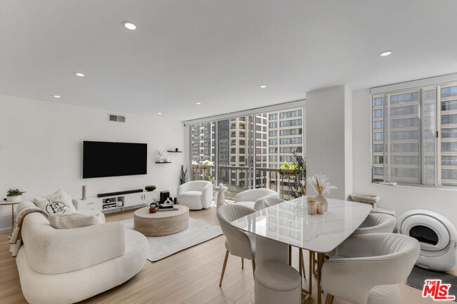 Photo - 10747 Wilshire Blvd Unit 902