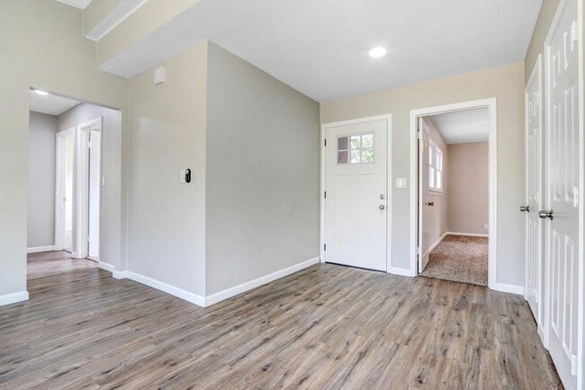 Photo - 713 W Ave H-10