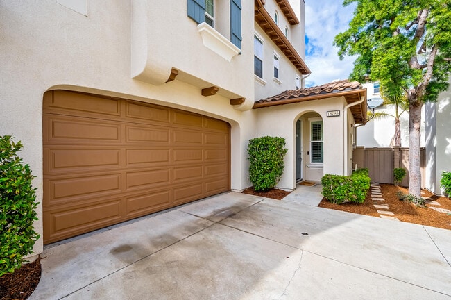 Photo - 18785 Roxbury Ln