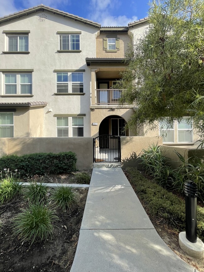 Building Photo - Lacroix Ave