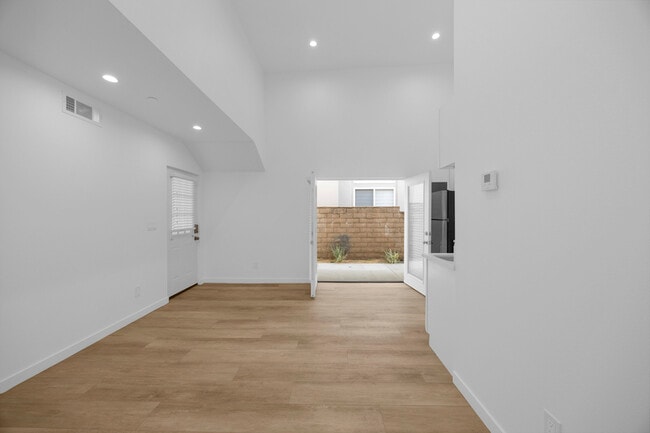 Photo - 308 N Catalina Ave Unit 6