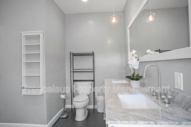 Photo - 5960 Nagel St