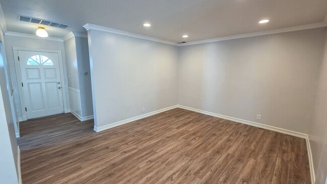 Photo - 5 Bed 3 Bath House With Amazing Salt Water Pool!