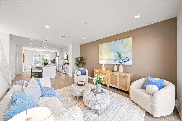 Photo - 645 W 17th St