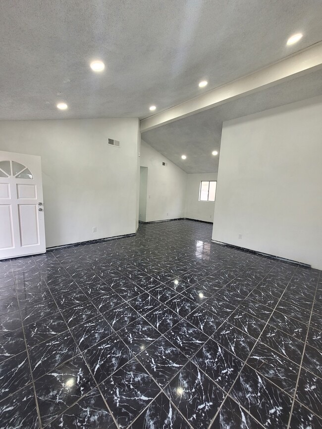 Photo - 3060 Southern Ave Unit A