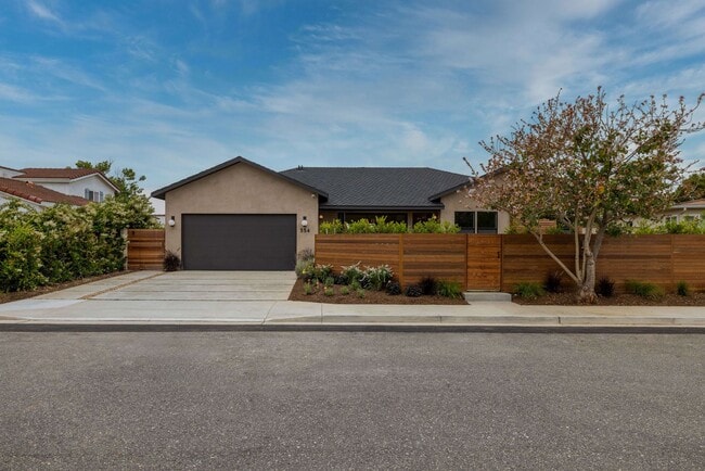 Building Photo - Eastside Gem - Fully Remodeled Modern Contemporary on Coveted Horseshoe Street
