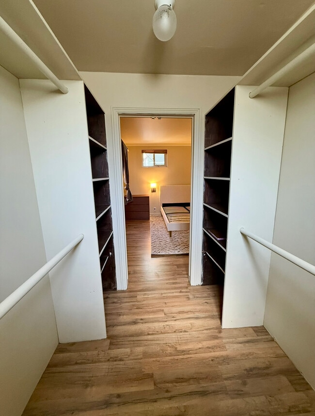 Photo - 6330 Longridge Ave