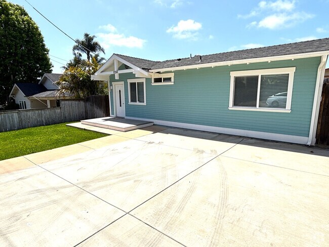 Building Photo - Adorable Beach-Close 2 Bedroom Bungalow in... Rental