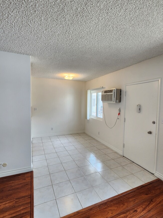 Photo - 519 N Hayworth Ave