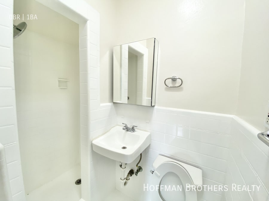 Photo - 654 S Dunsmuir Ave Unit 110