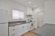Photo - w1704 Unit B