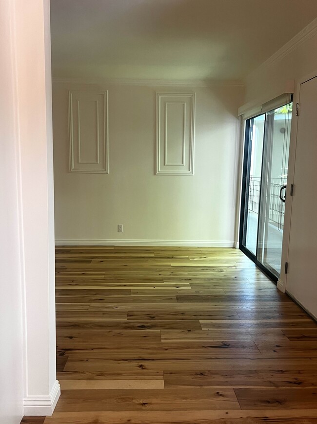 Photo - 2520 North Beachwood Drive Unit 6