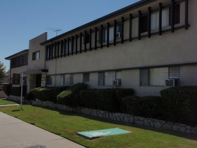 Photo - 7025 Rosemead Blvd Apartments Unit 04