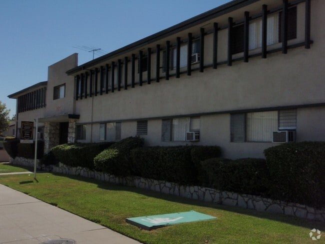 Building Photo - 7025 Rosemead Blvd Unit 04 Rental