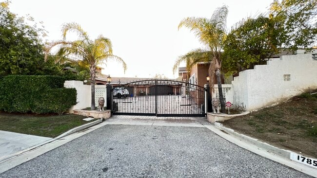 Photo - 17858 Sidwell St