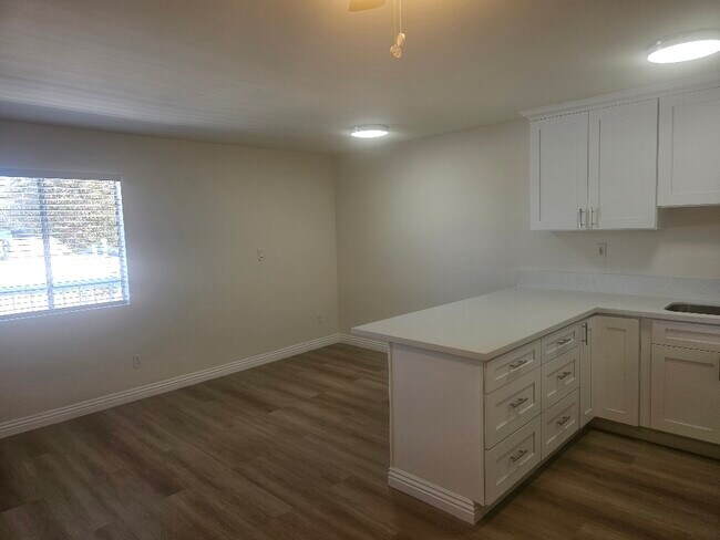 Photo - 14323 Haynes St