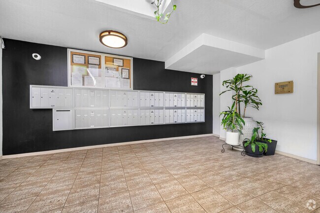 Building Photo - 645 Chestnut Ave Rental