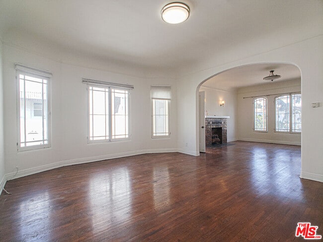 Building Photo - 109 S Berendo St Unit 3