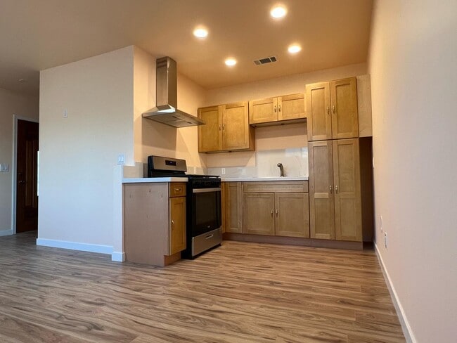 Photo - 1747 N Buena Vista St Unit 1747
