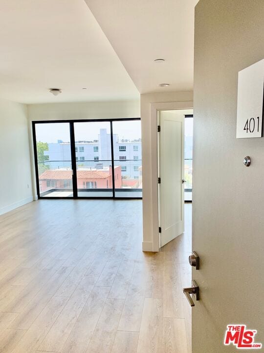 Building Photo - 1822 Overland Ave Unit 401