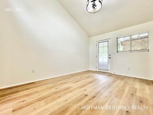 Photo - 2448 Beachwood Dr Unit 7