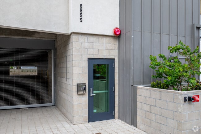 Entrance - Brynhurst Apartments