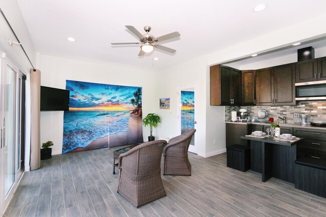 studio - 4814 Torrance Blvd Unit 1