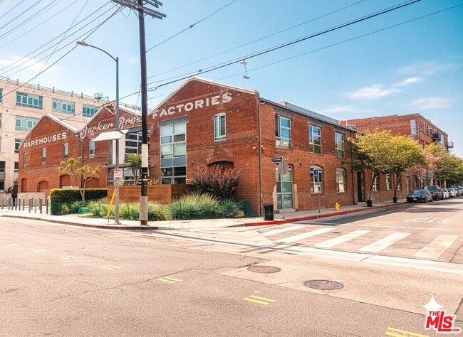 Building Photo - 527 Molino St Unit 202